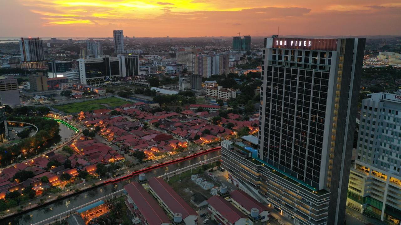Отель The Pines Melaka Экстерьер фото