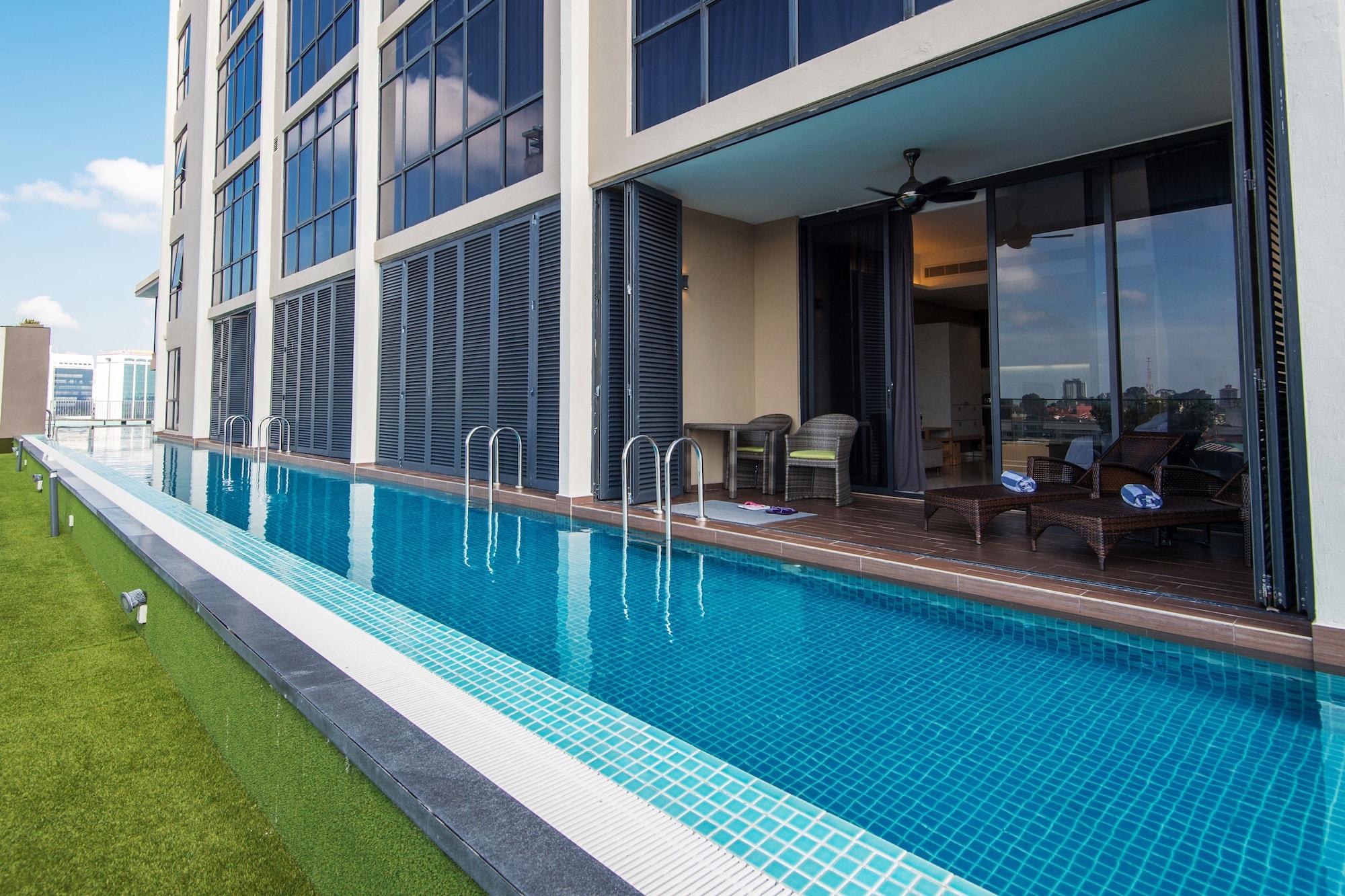 Отель The Pines Melaka Экстерьер фото