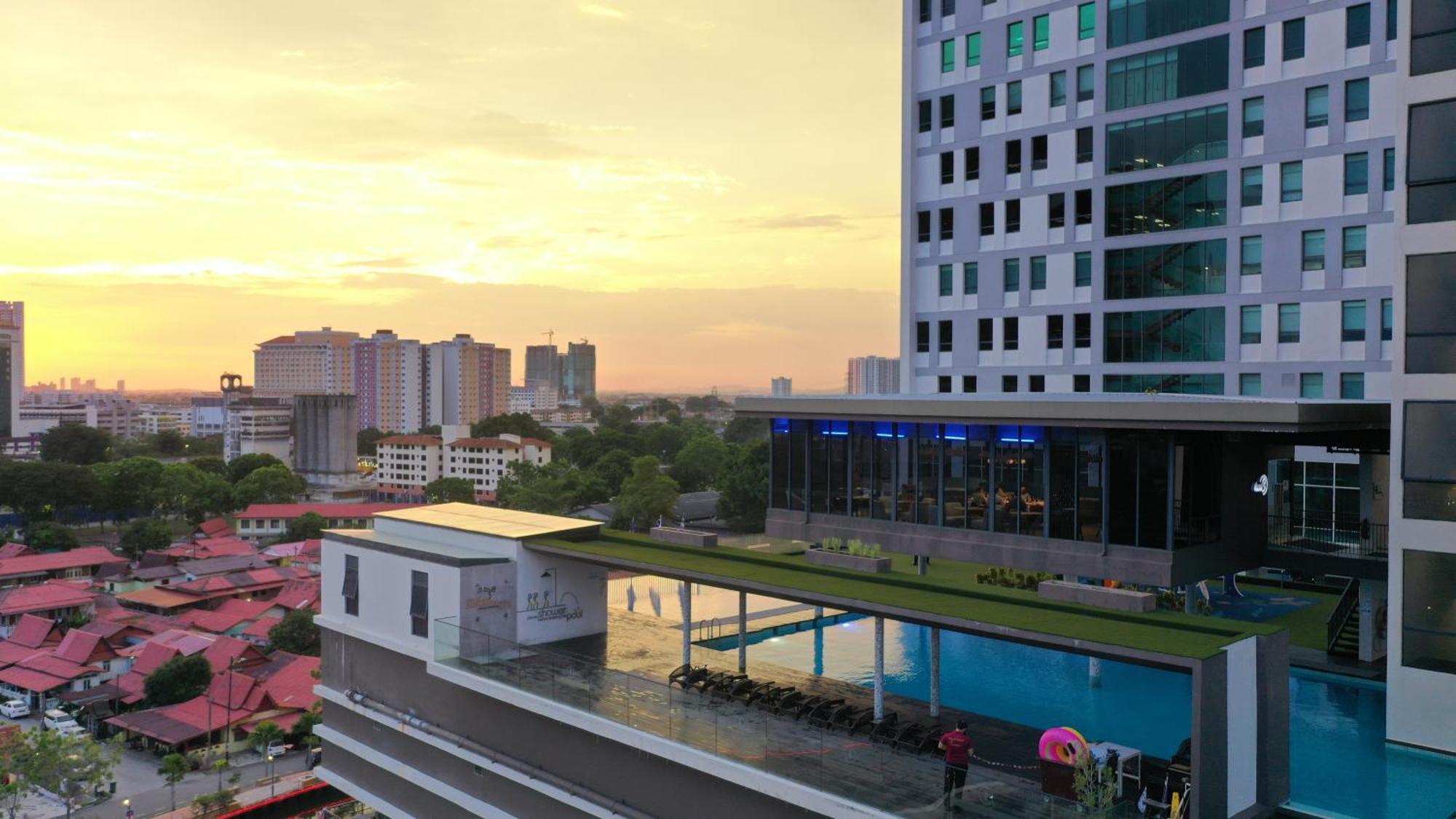 Отель The Pines Melaka Экстерьер фото