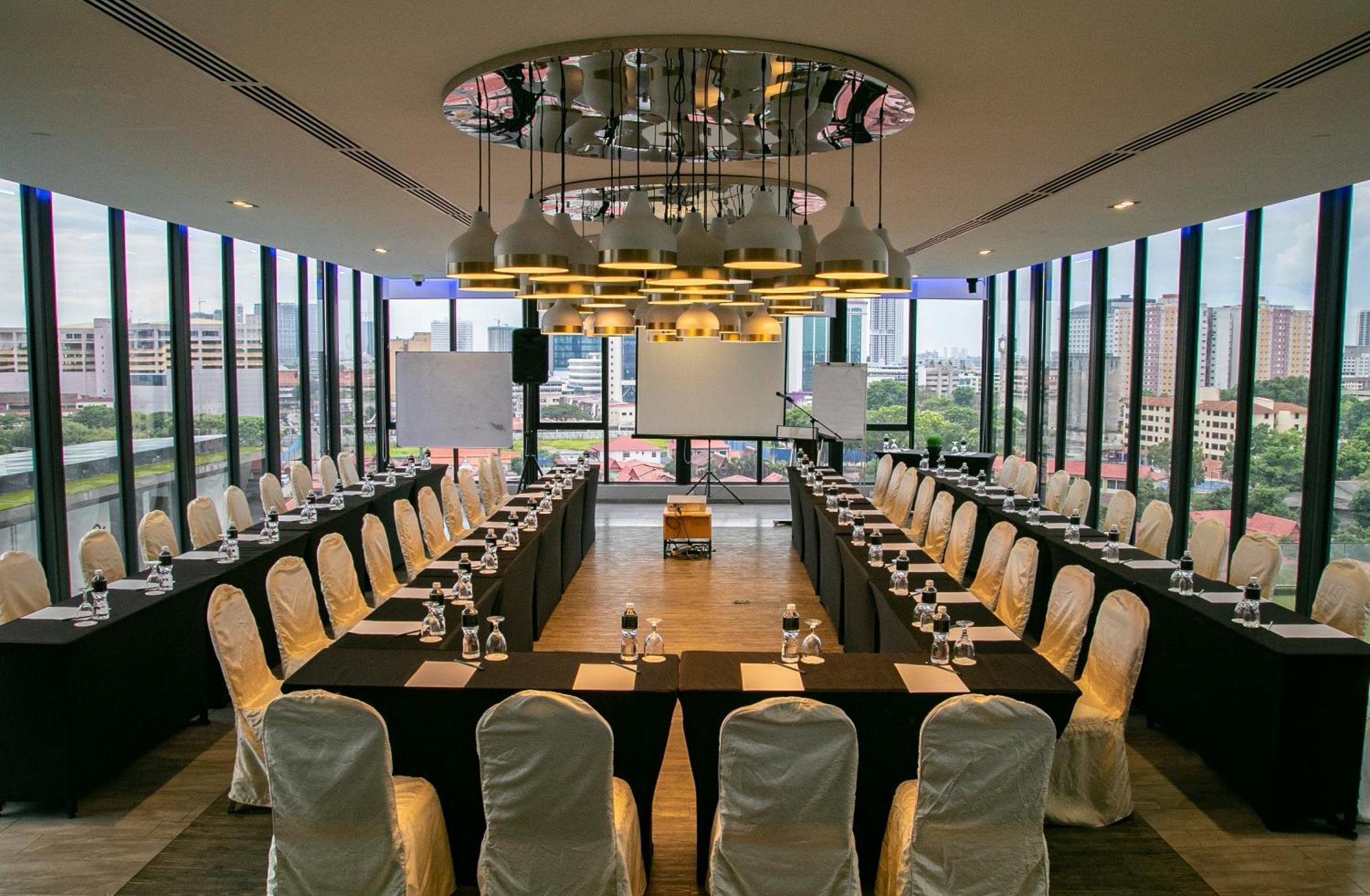Отель The Pines Melaka Экстерьер фото
