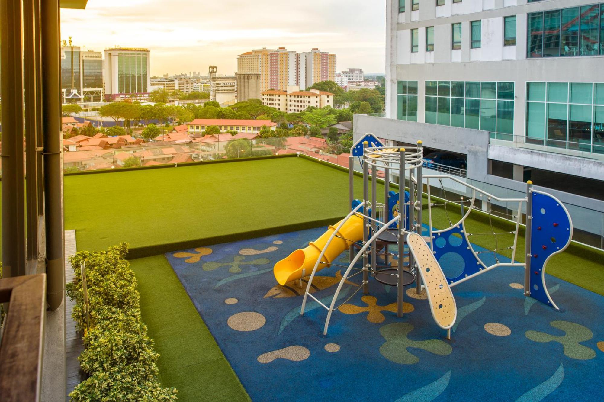 Отель The Pines Melaka Экстерьер фото