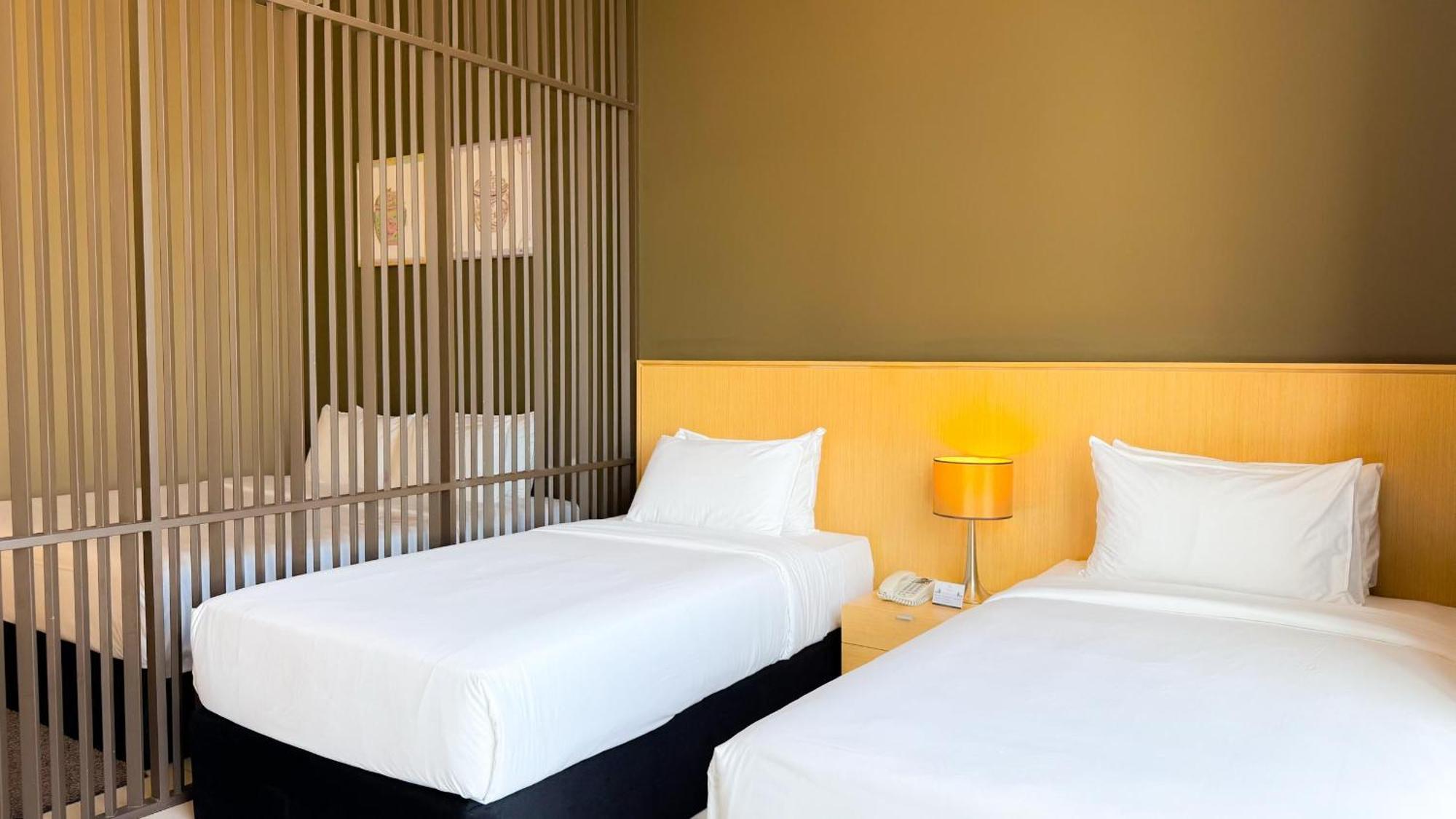 Отель The Pines Melaka Экстерьер фото