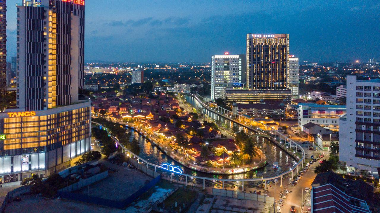 Отель The Pines Melaka Экстерьер фото