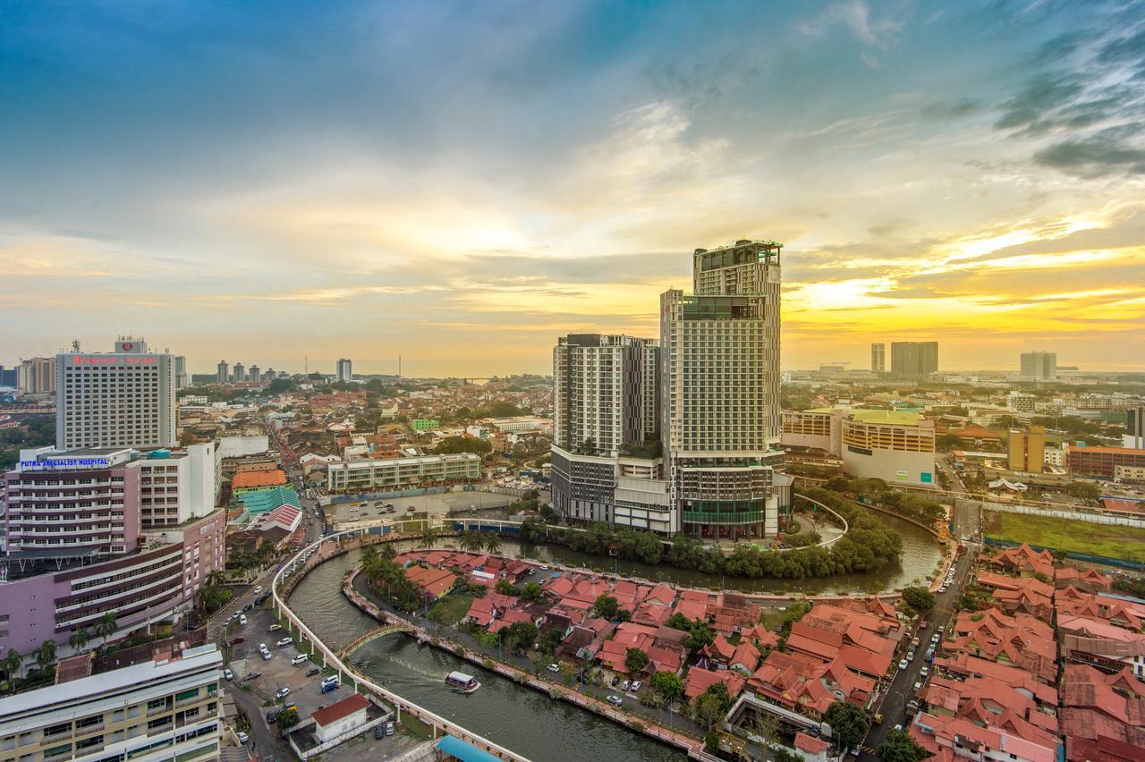 Отель The Pines Melaka Экстерьер фото