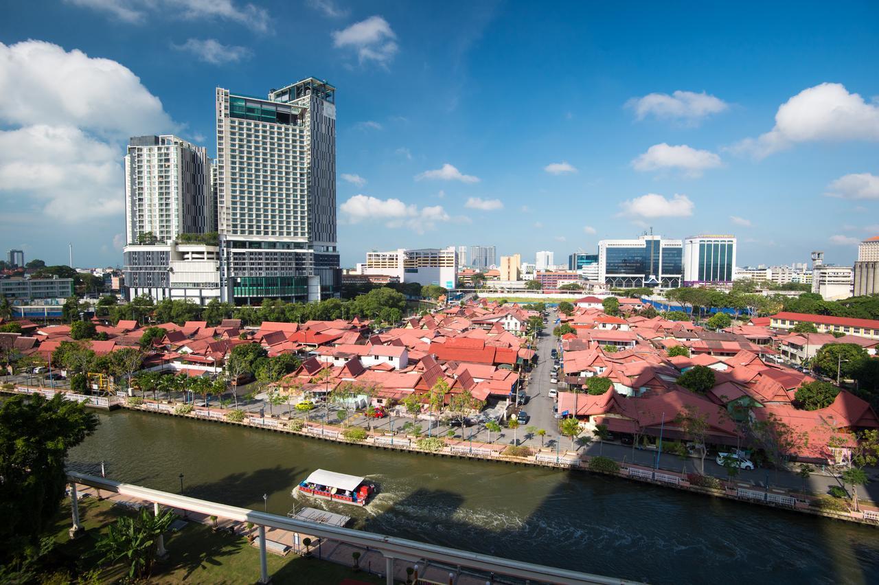 Отель The Pines Melaka Экстерьер фото